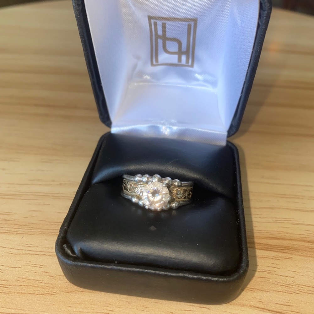 Hyo Silver Engagement ring
